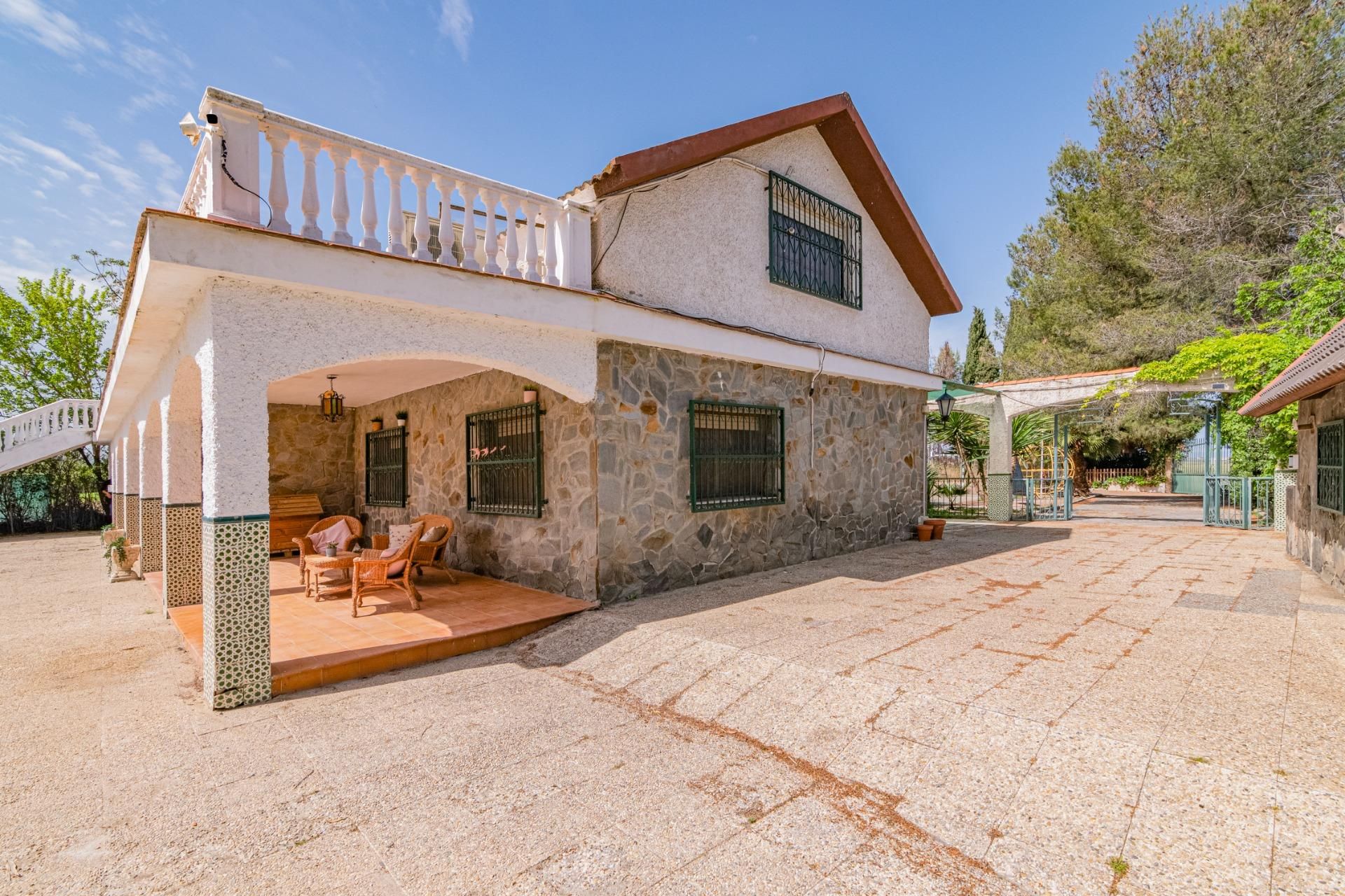 Vista exterior de Casa o xalet en venda en Santa Fe amb Aire condicionat, Calefacció i Jardí privat