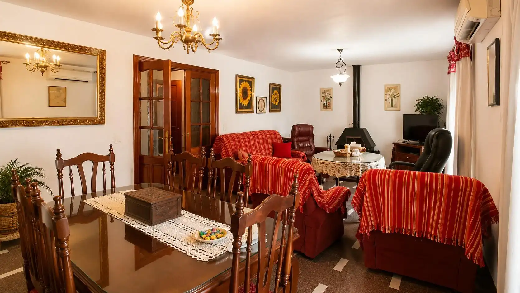 Sala d'estar de Casa o xalet en venda en Montefrío amb Traster