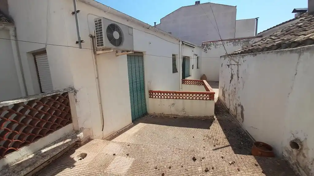 Vista exterior de Casa o chalet en venta en La Roda con Calefacción, Terraza y Trastero