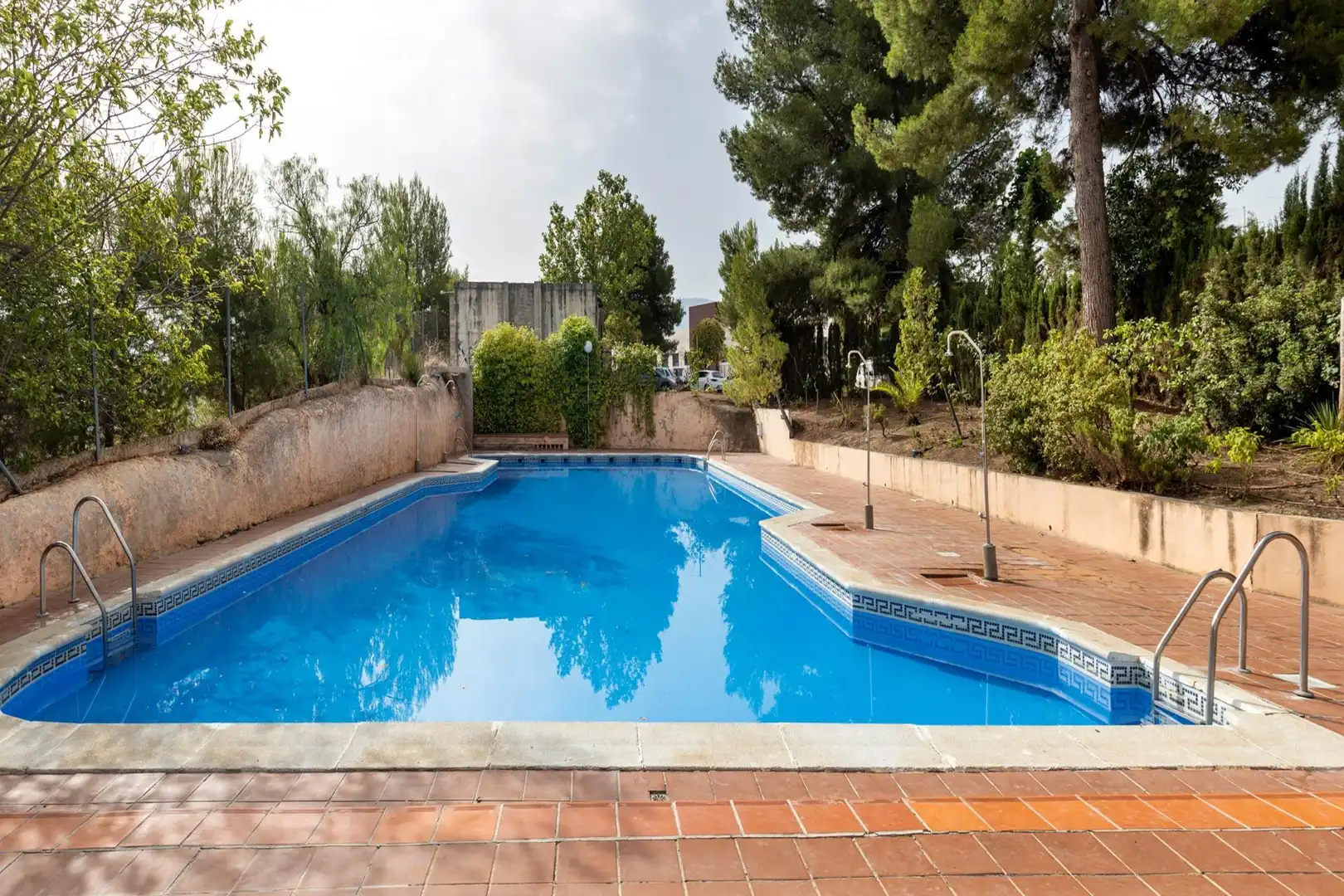 Schwimmbecken von Wohnung zum Verkauf in Granada mit Klimaanlage, Terrasse und Möbliert