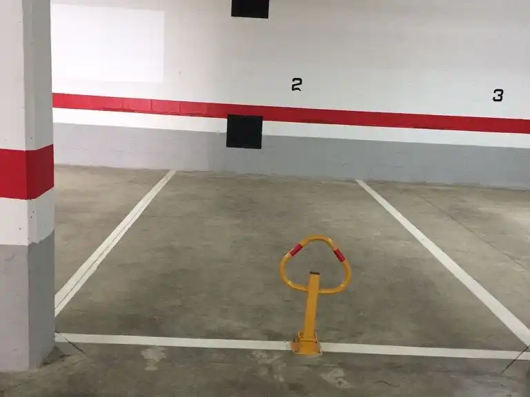 Parkplatz von Garage zur Miete in Rota mit Alarm