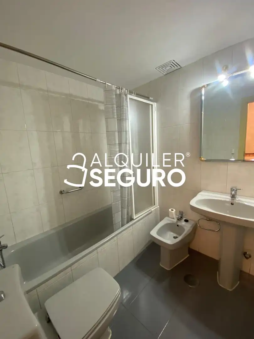Badezimmer von Wohnung zur Miete in Guadalajara mit Klimaanlage, Heizung und Terrasse