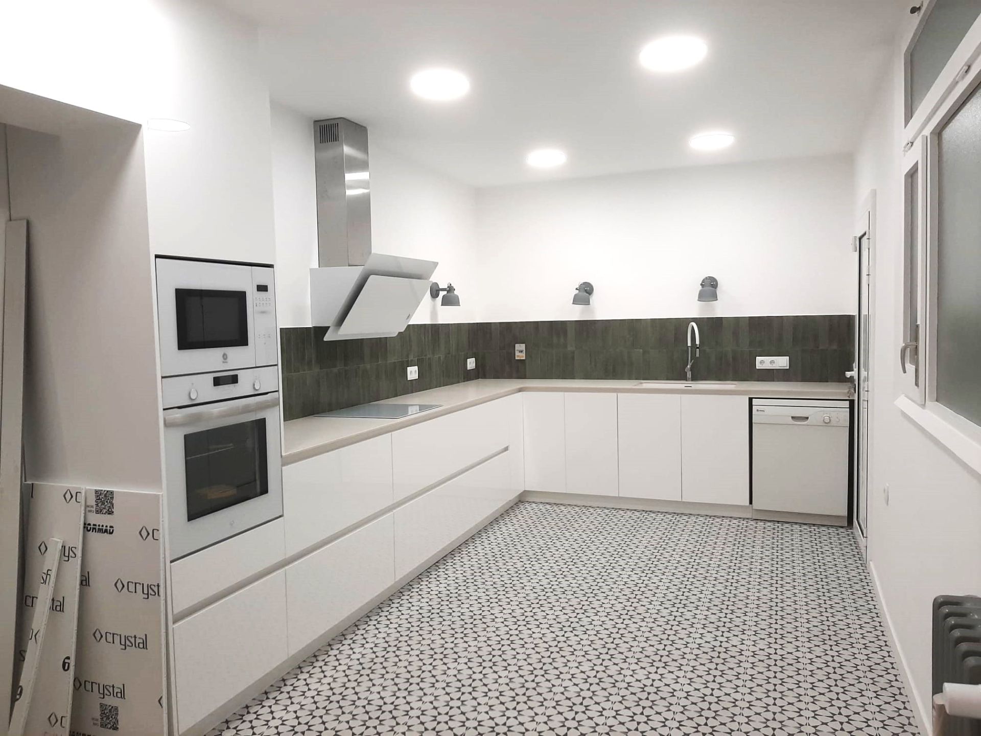 Kitchen of Flat to rent in  Barcelona Capital  with Air Conditioner, Heating and Private garden