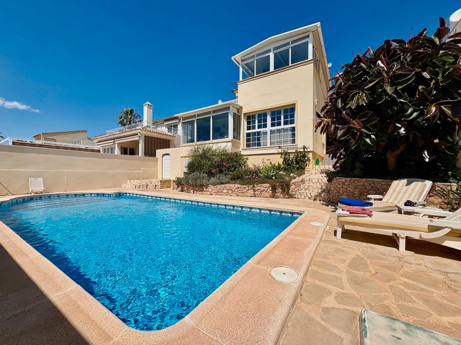 Piscina de Local en venda en Orihuela amb Terrassa