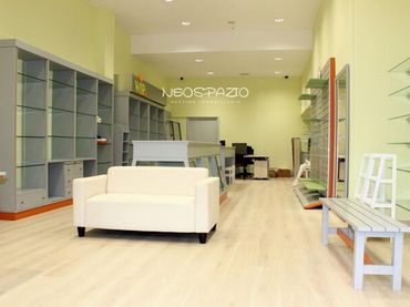 Locale commerciale in affitto a Hermanos Carro