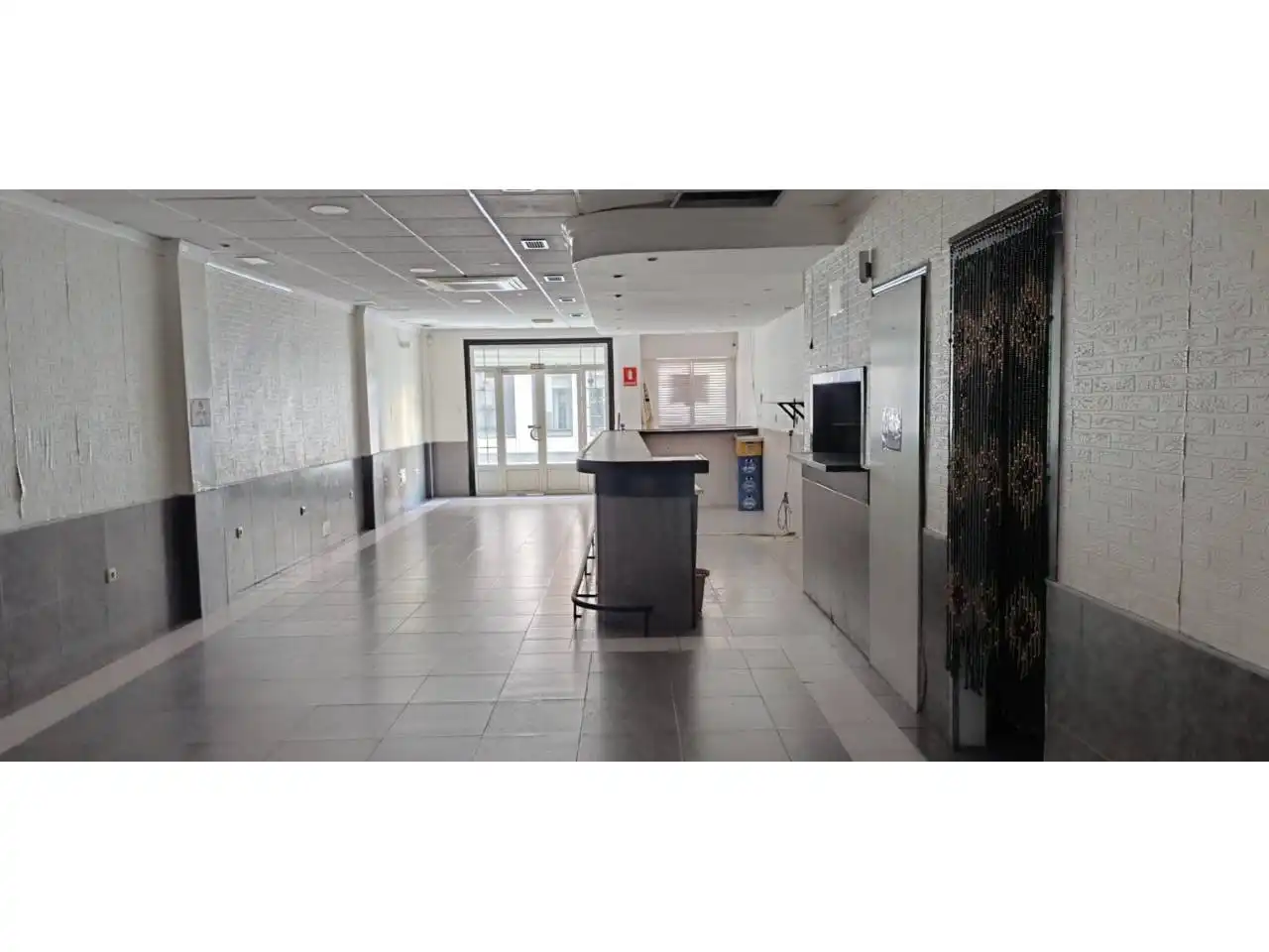 Local comercial en venta en Calle Julián Arcas Lacal