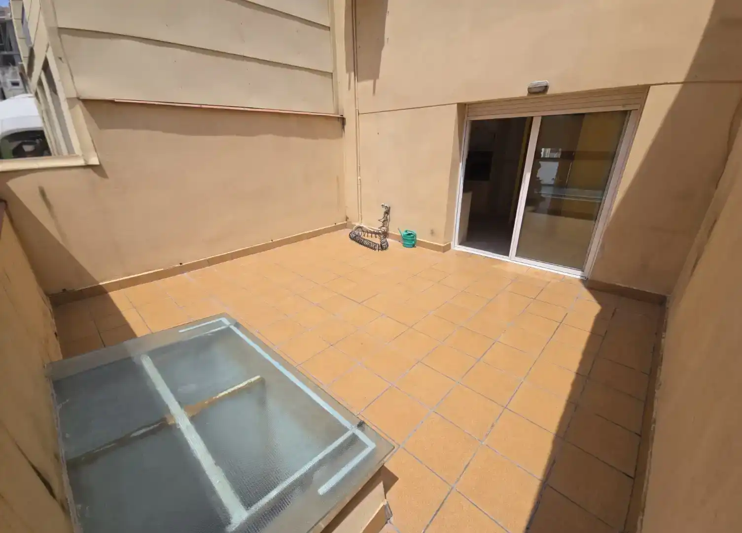 Terrasse von Einfamilien-Reihenhaus zum Verkauf in Mataró mit Klimaanlage und Balkon