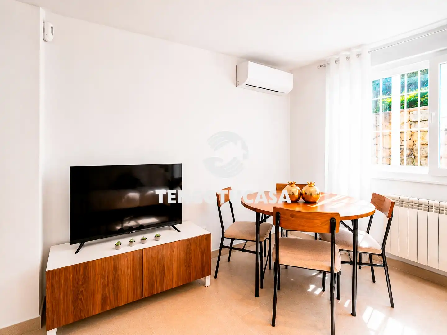Living room of Flat for sale in Madrid  with Air Conditioner, Heating and Furnished