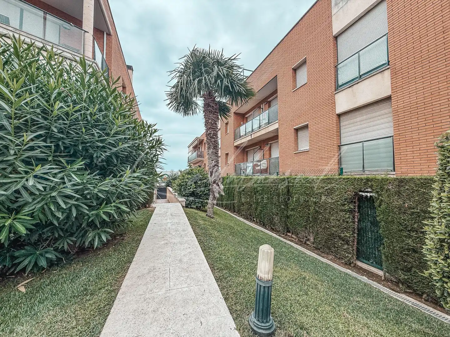 Außenansicht von Wohnung zum Verkauf in Cambrils mit Klimaanlage, Heizung und Privatgarten