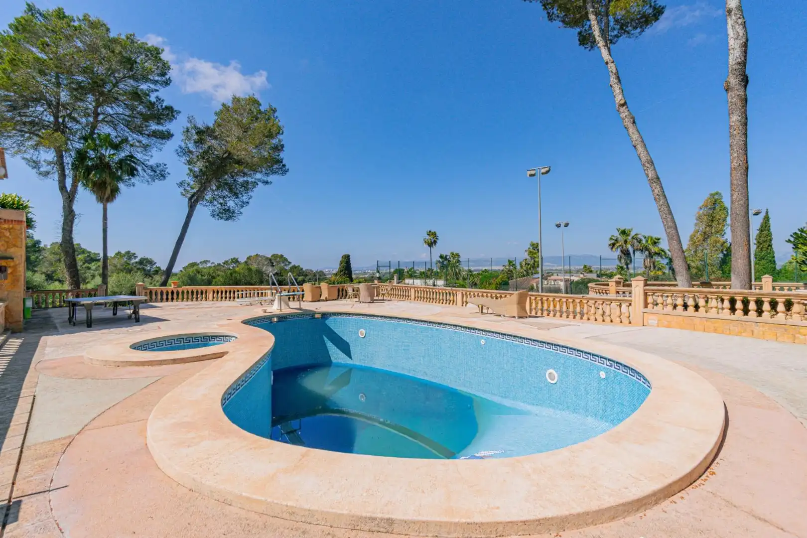 Schwimmbecken von Country house zum Verkauf in  Palma de Mallorca mit Klimaanlage, Privatgarten und Terrasse