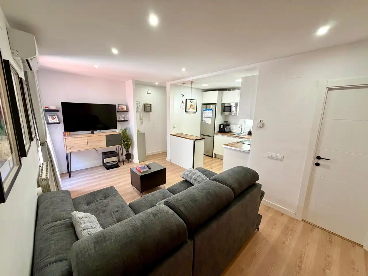 Living room of Attic for sale in Barcelona  with Air Conditioner, Heating and Parquet flooring