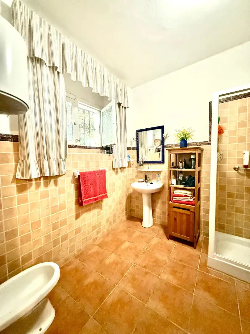 Baño de Casa o chalet en venta en Algeciras con Jardín privado, Terraza y Piscina