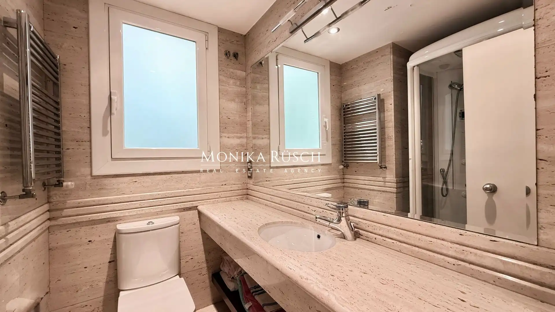 Baño de Piso en venta en Barcelona con Calefacción, Terraza y Trastero