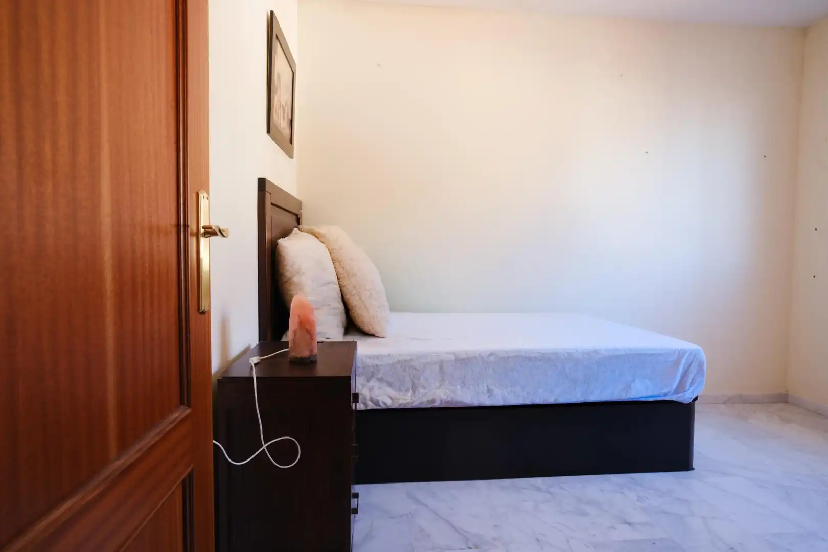 Schlafzimmer von Dachboden zum Verkauf in Pilas mit Klimaanlage und Terrasse