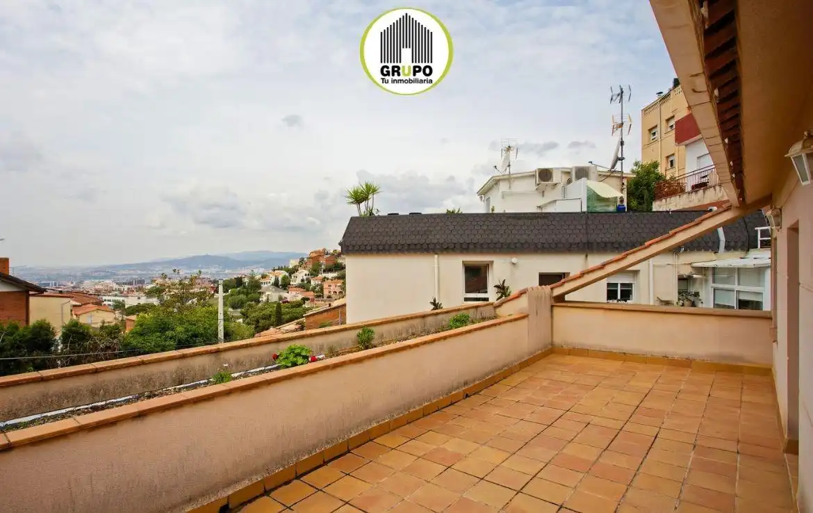 Terrassa de Casa o xalet en venda en Esplugues de Llobregat amb Calefacció i Jardí privat