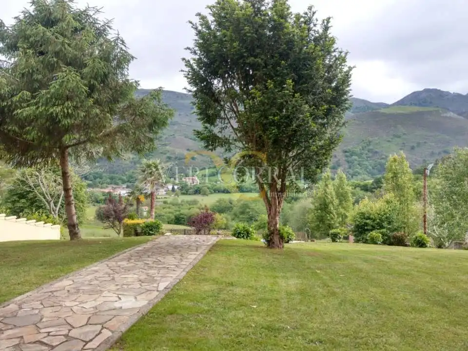 Jardín de Edificio en venta en Llanes