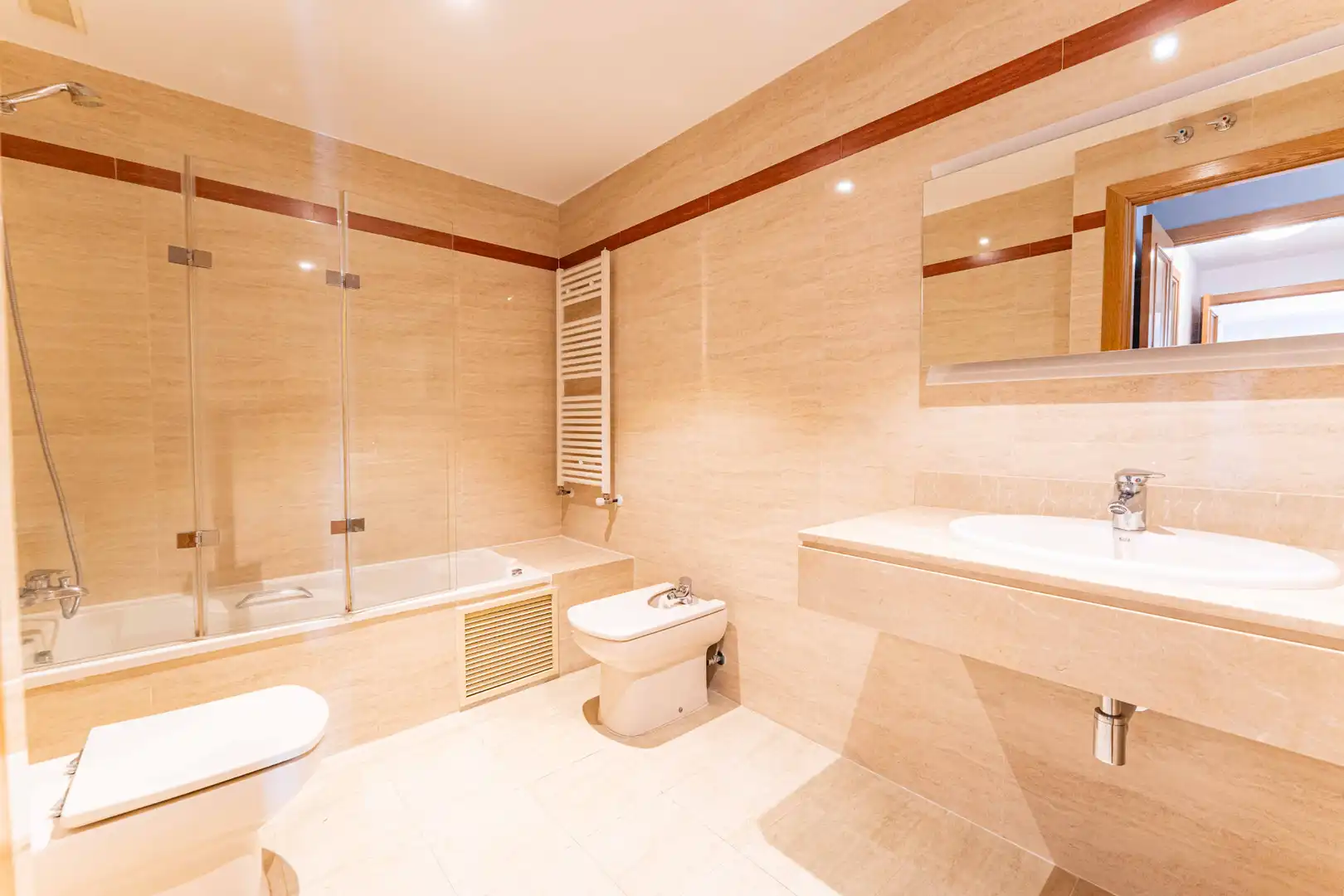 Bathroom of Flat for sale in Arroyomolinos (Madrid)  with Air Conditioner, Heating and Private garden