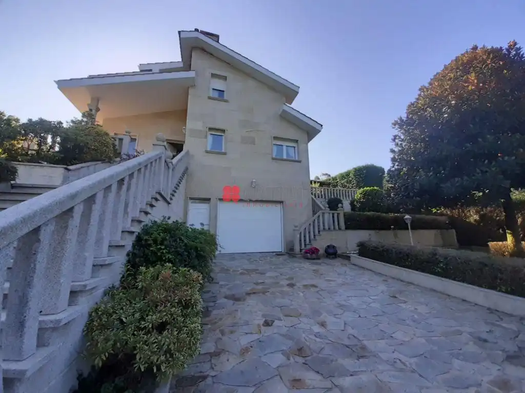 Vista exterior de Casa o chalet en venta en Santiago de Compostela  con Calefacción, Terraza y Trastero