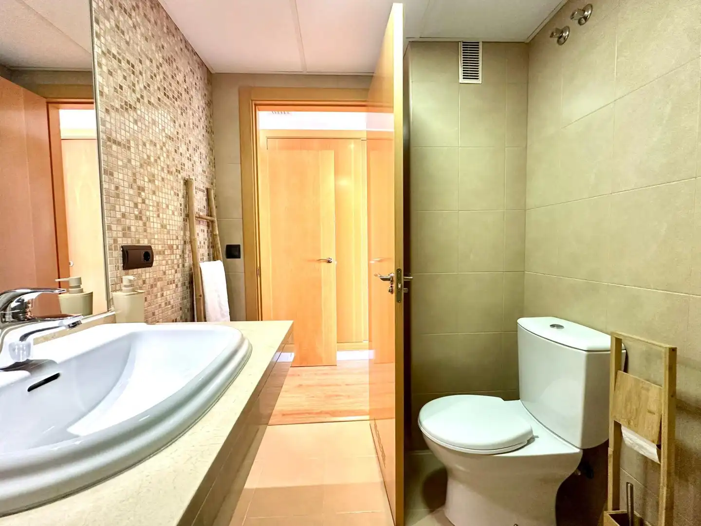 Baño de Piso en venta en Almería con Aire acondicionado, Terraza y Trastero
