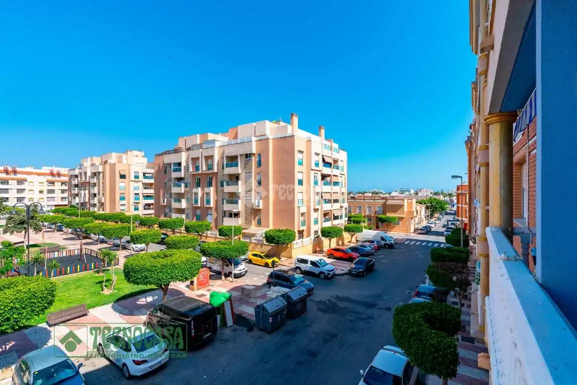 Vista exterior de Piso en venta en Roquetas de Mar con Aire acondicionado, Calefacción y Terraza