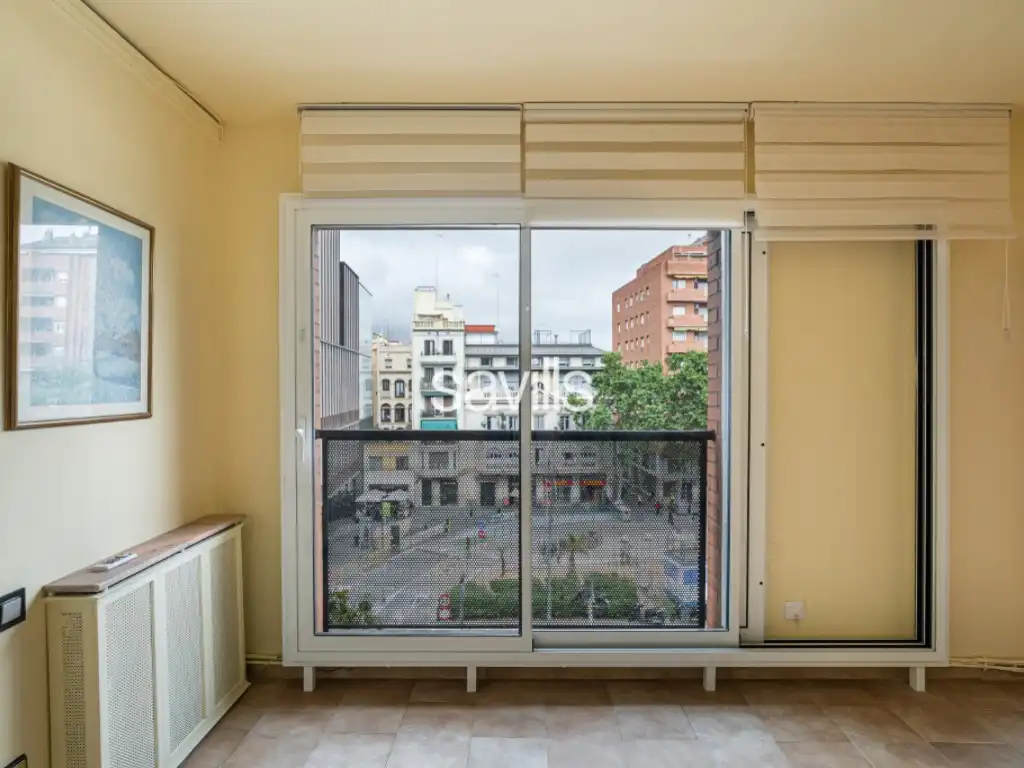 Bedroom of Apartments for sale in Barcelona