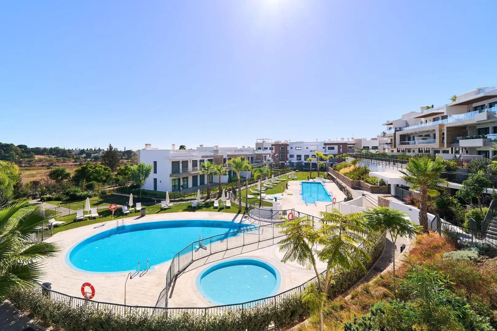 Piscina de Planta baja en venta en Estepona con Aire acondicionado, Jardín privado y Terraza