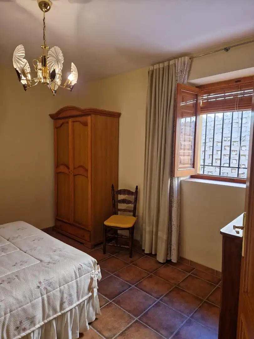 Dormitori de Casa adosada en venda en Jayena amb Traster, Moblat i Balcó