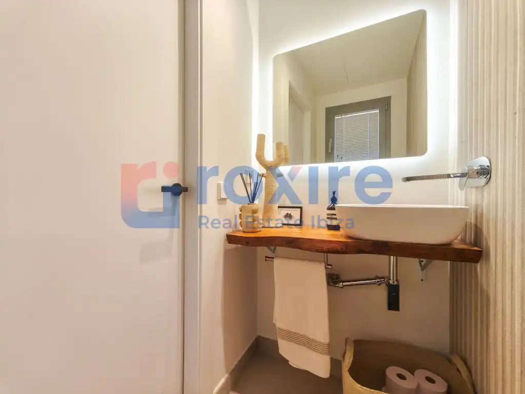 Baño de Casa adosada de alquiler en Sant Antoni de Portmany con Aire acondicionado, Calefacción y Jardín privado