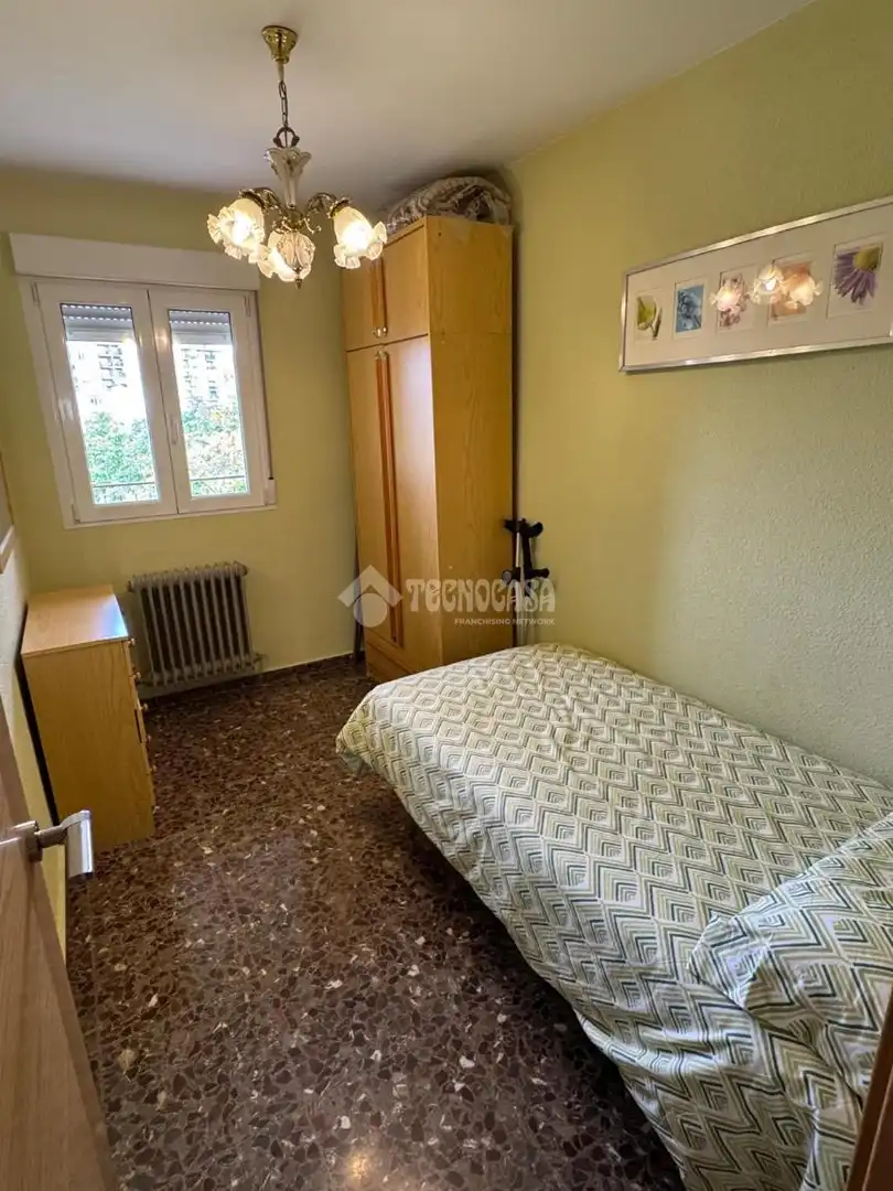 Habitación de Piso de alquiler en Zaragoza con Calefacción y Amueblado