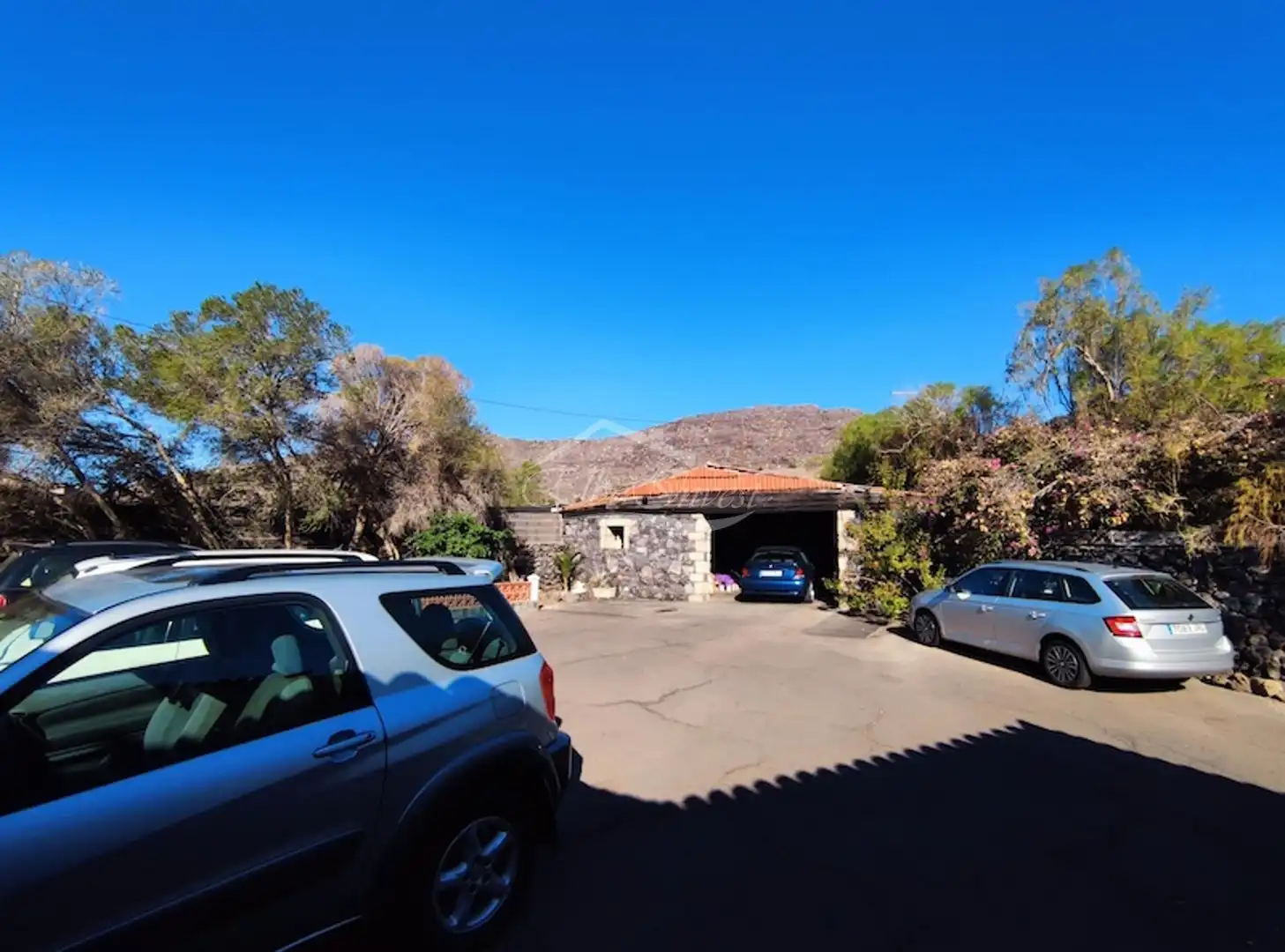 Aparcament de Casa o xalet en venda en Santiago del Teide amb Jardí privat, Terrassa i Moblat