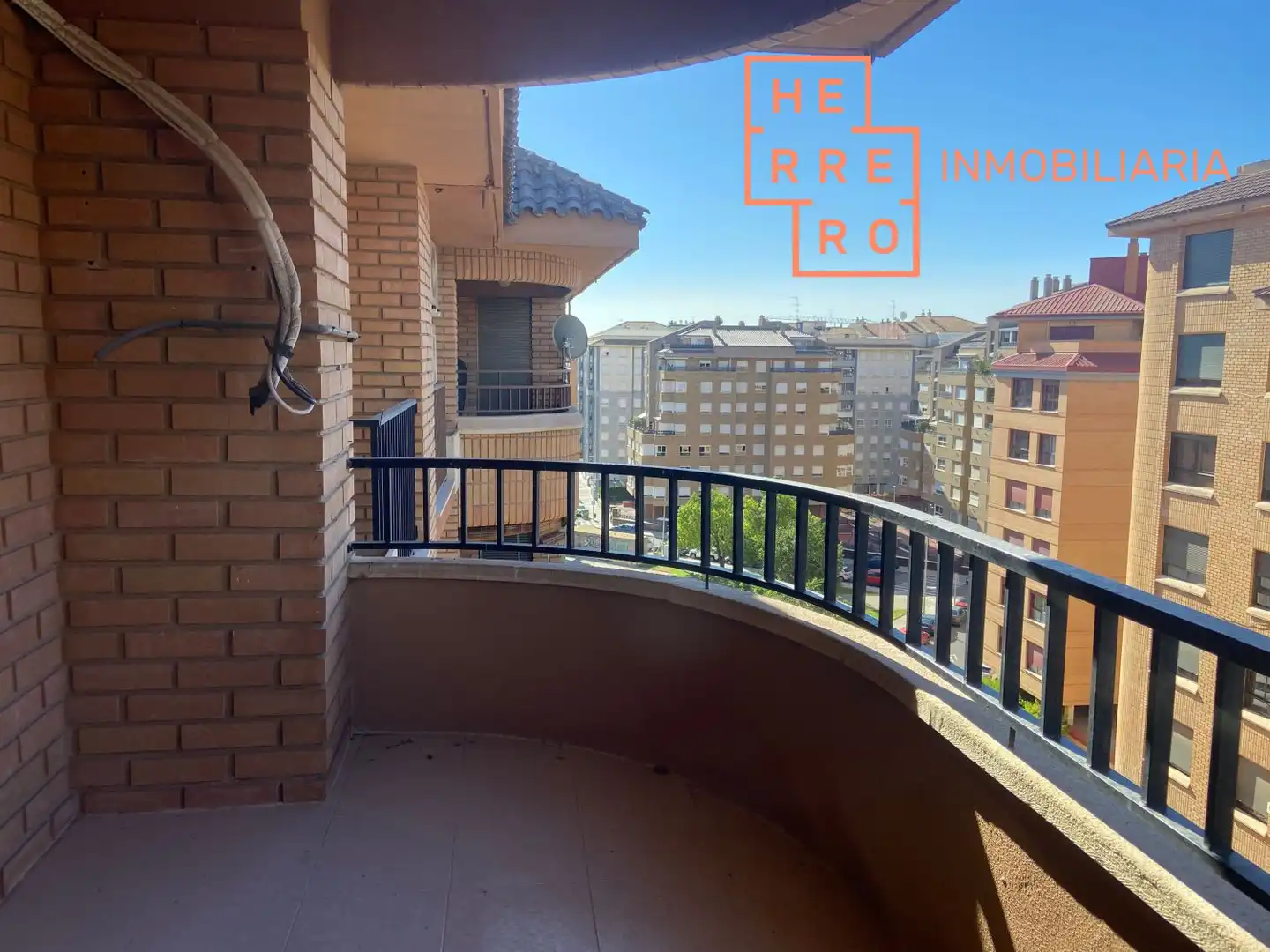 Flat with lift to rent in Este