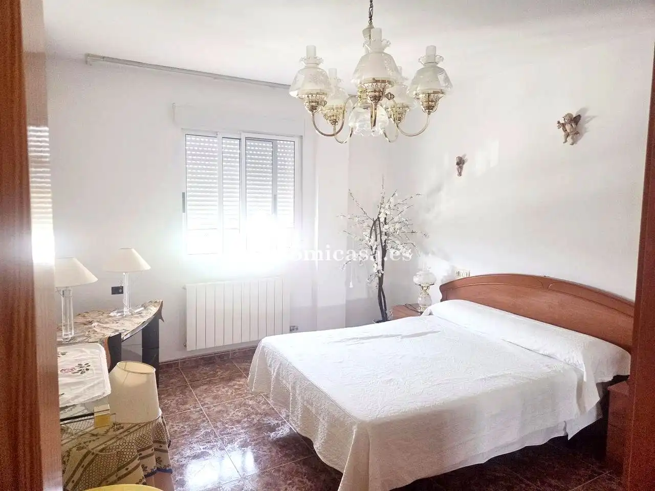 Dormitori de Casa o xalet en venda en Jaén amb Aire condicionat, Calefacció i Jardí privat
