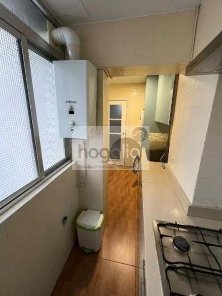 Dormitori de Pis de lloguer en  Sevilla Capital amb Aire condicionat, Moblat i Balcó