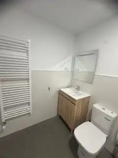 Bany de Apartament de lloguer en León Capital  amb Calefacció, Parquet i Terrassa