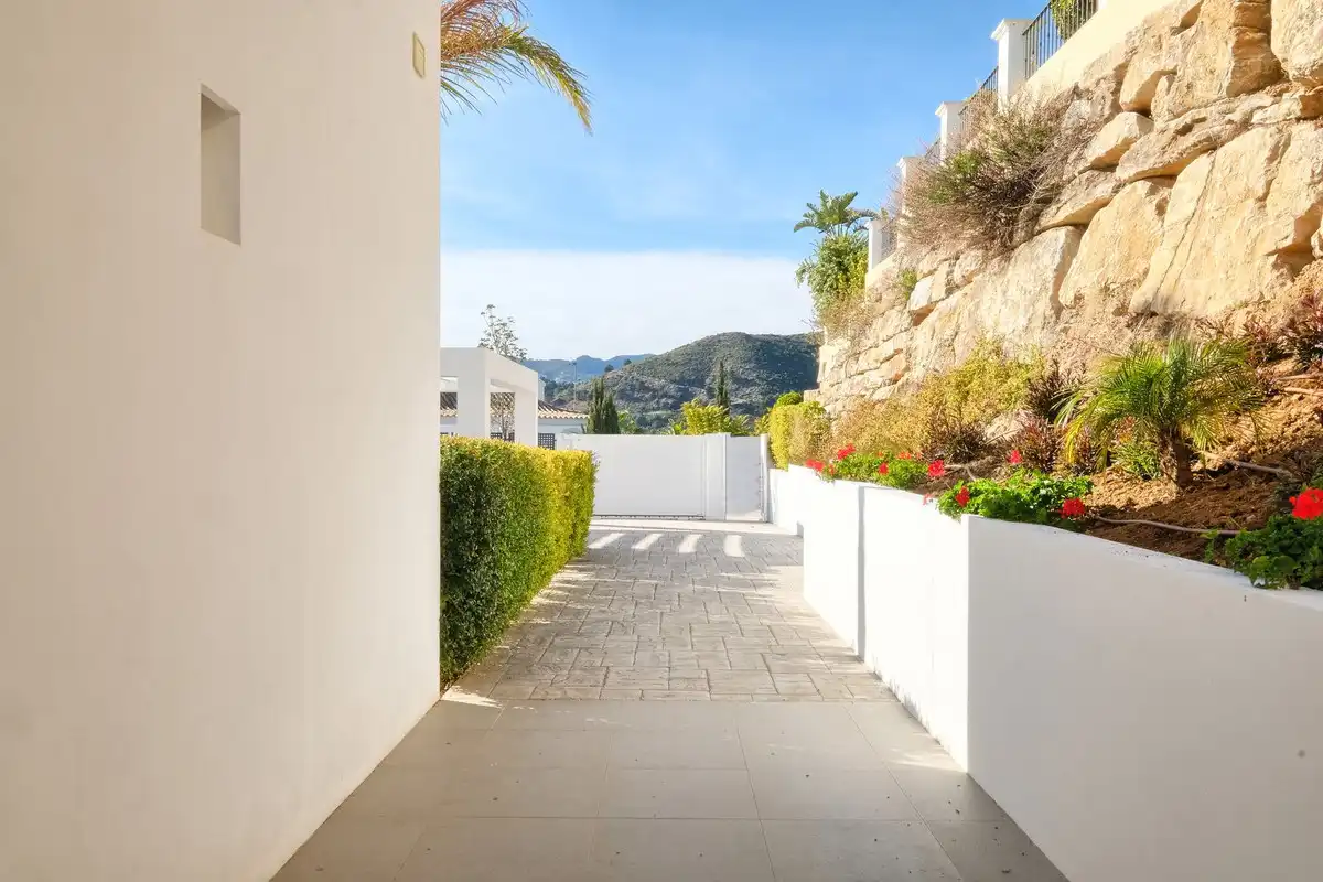 Vista exterior de Casa o chalet en venta en Benahavís con Jardín privado