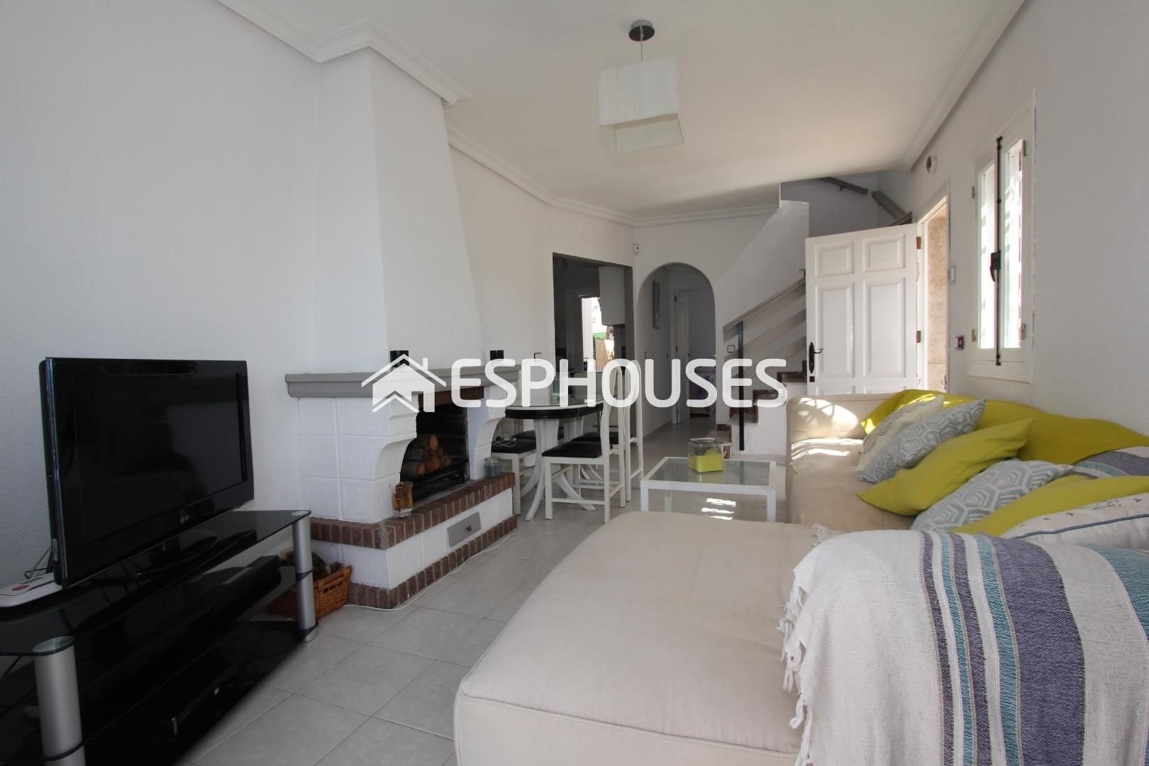 Living room of Single-family semi-detached for sale in Guardamar del Segura  with Air Conditioner, Terrace and Storage room