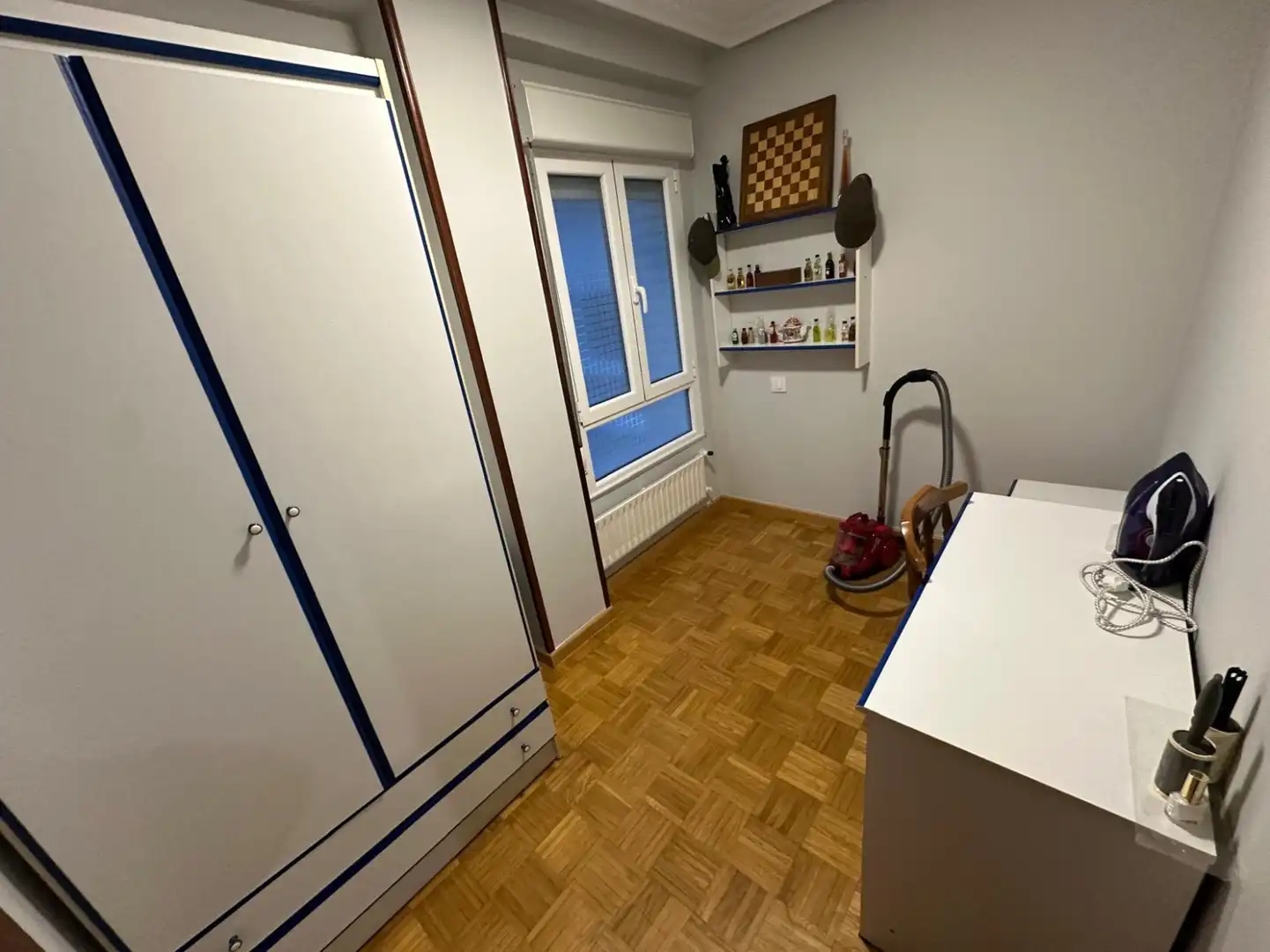 Cuina de Pis en venda en Oviedo  amb Calefacció, Parquet i Traster