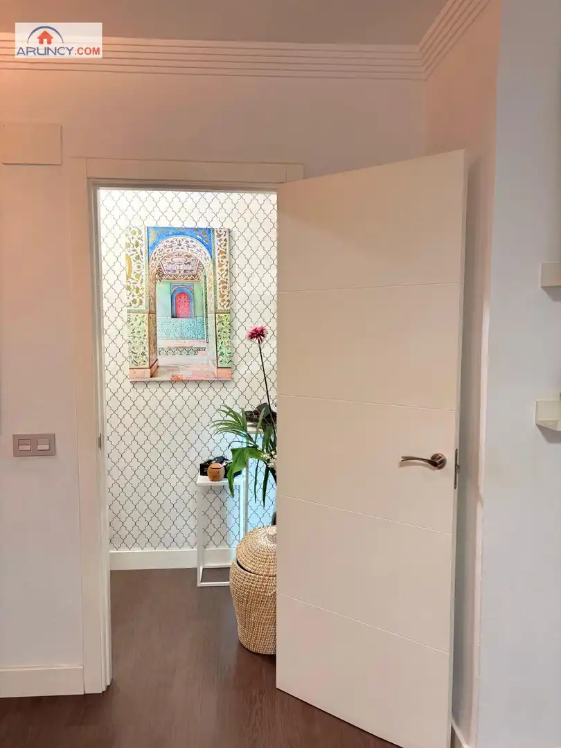 Bathroom of Flat for sale in Sevilla  with Air Conditioner and Furnished