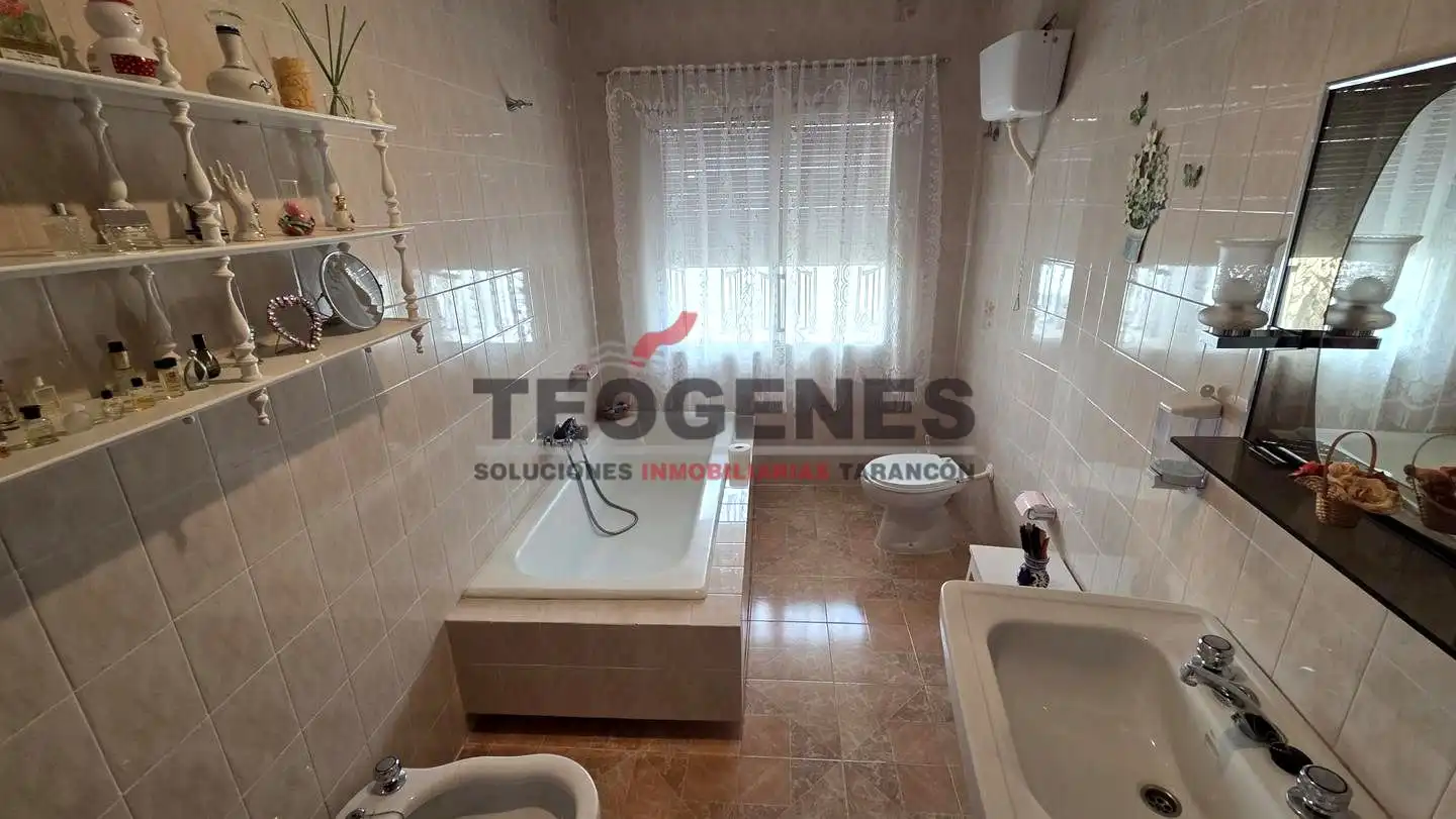 Baño de Casa o chalet en venta en Almendros con Calefacción y Trastero