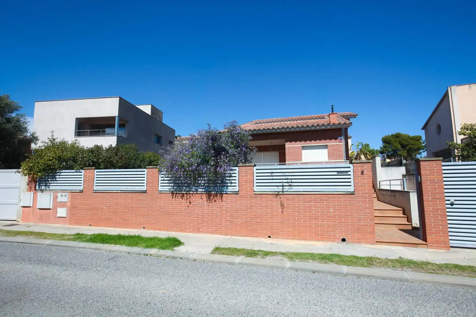 Vista exterior de Casa o chalet en venta en Ciutat Jardí Bonanova