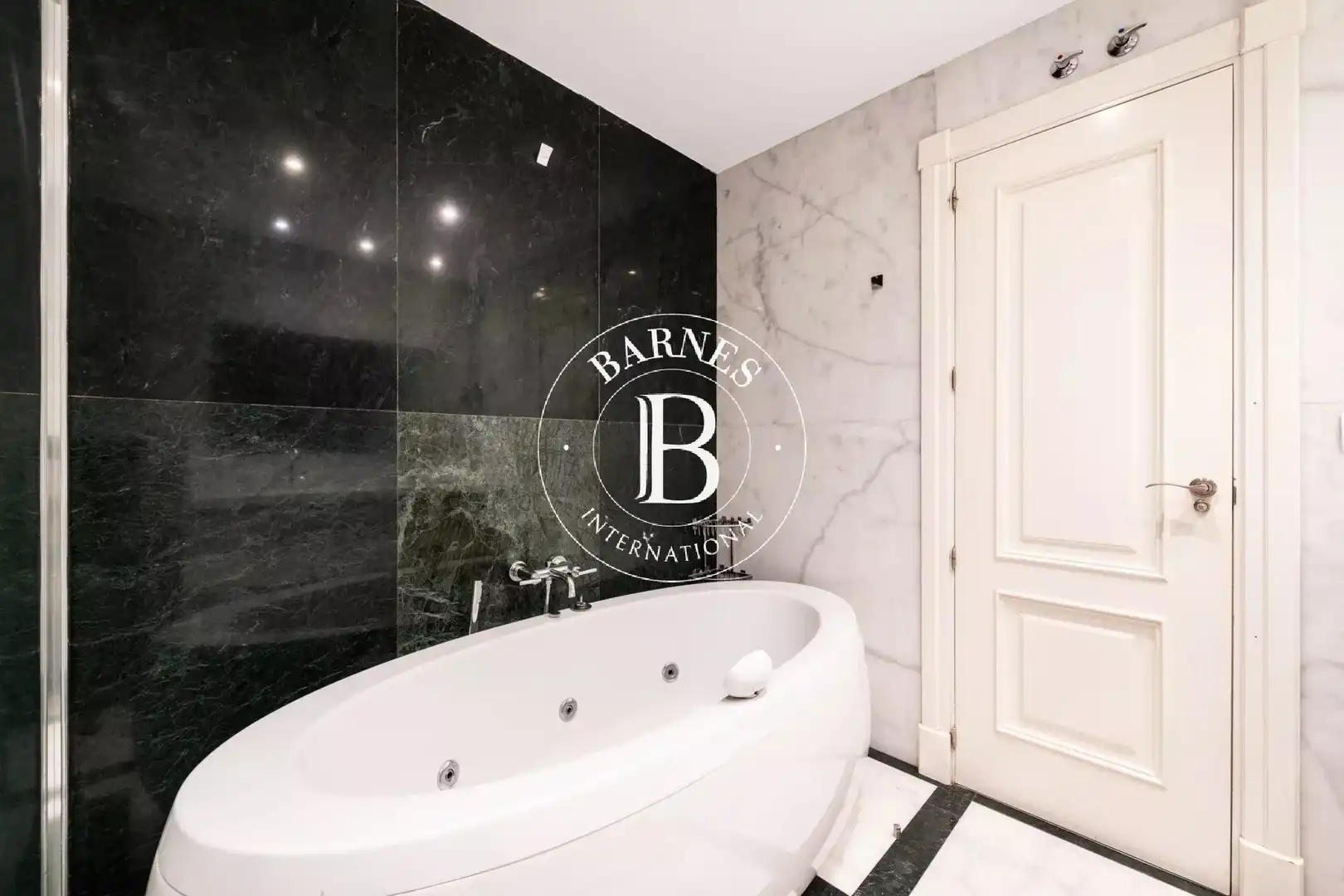 Badezimmer von Wohnung zur Miete in Madrid mit Klimaanlage, Heizung und Abstellraum
