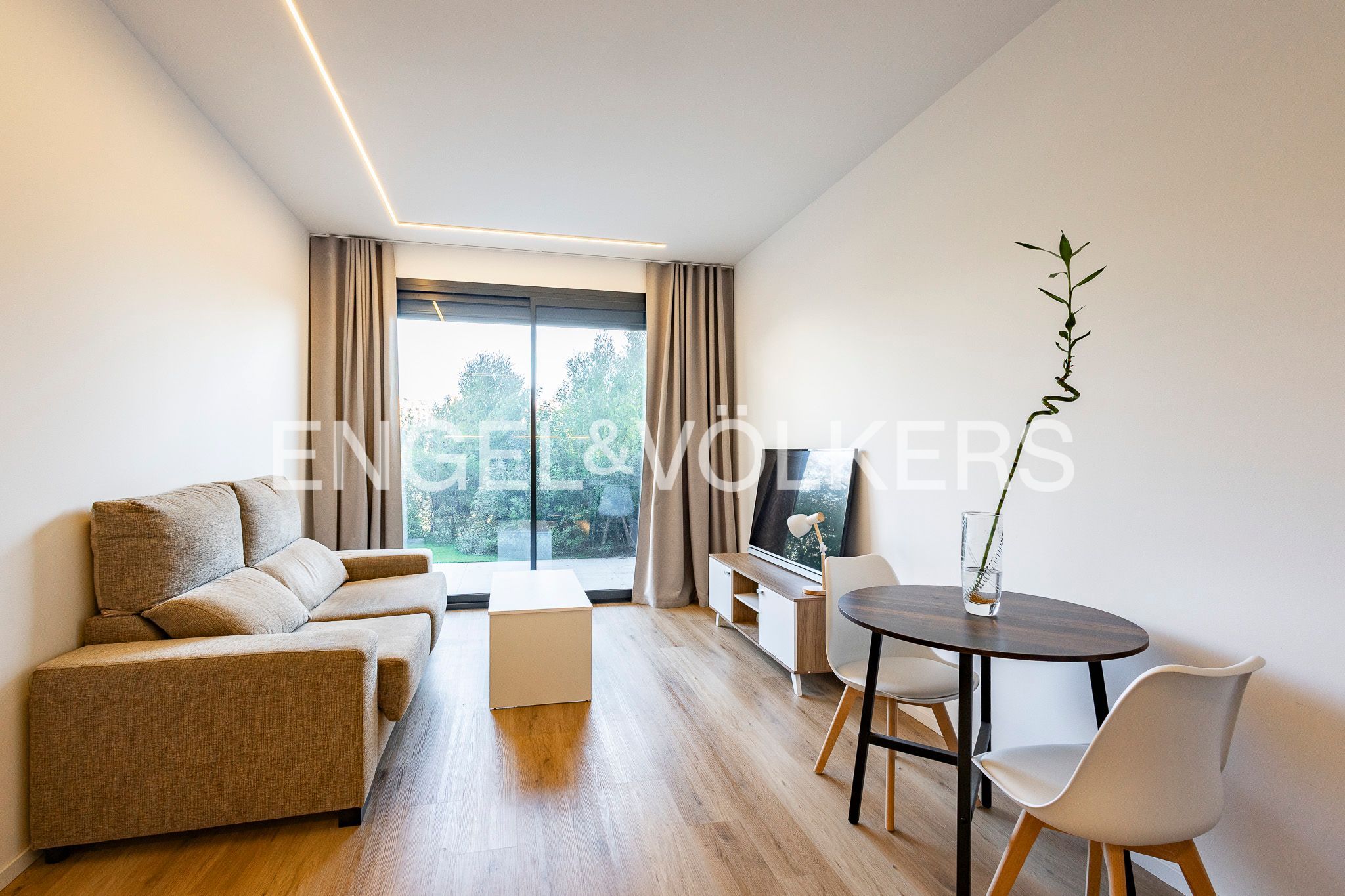 Sala d'estar de Apartament en venda en Esplugues de Llobregat amb Calefacció, Terrassa i Traster