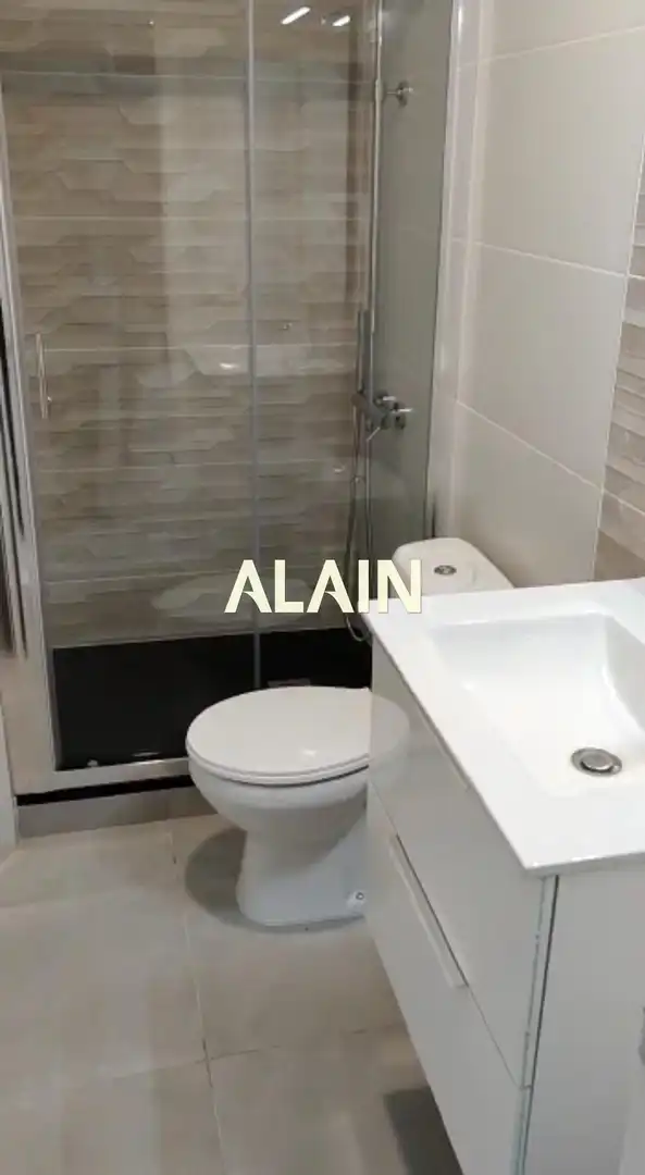 Bathroom of Office for sale in Valencia  with Air Conditioner