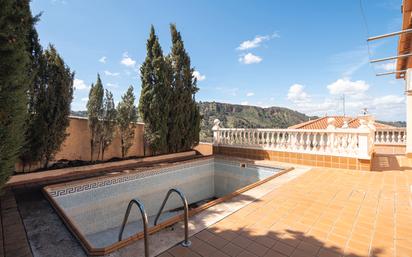 Piscina de Casa adosada en venda en Cenes de la Vega amb Aire condicionat, Calefacció i Jardí privat