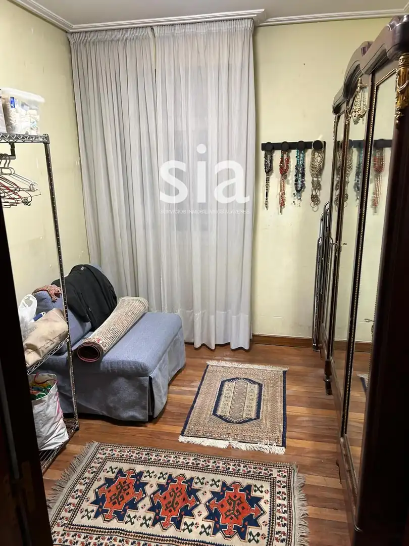 Schlafzimmer von Wohnung zum Verkauf in Vitoria - Gasteiz mit Heizung, Abstellraum und Möbliert