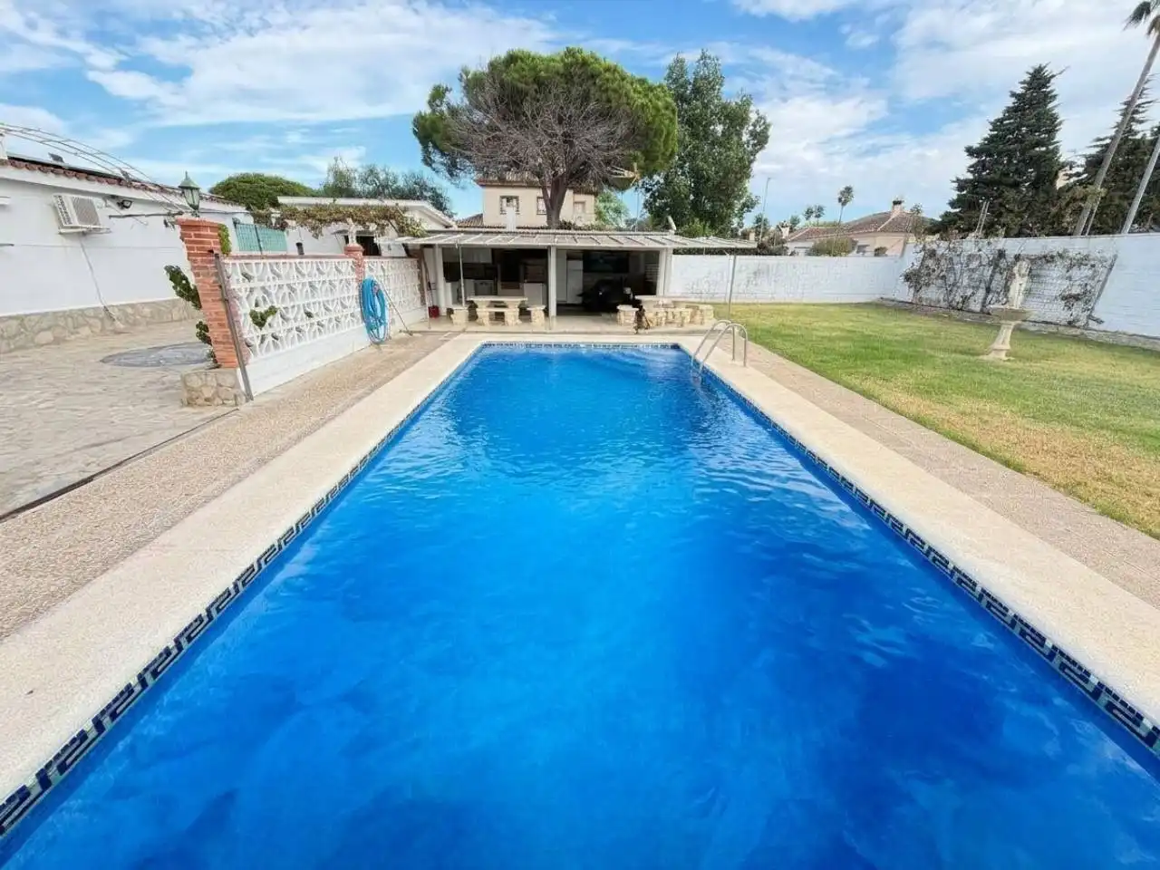 Piscina de Casa o xalet de lloguer en Los Gallos