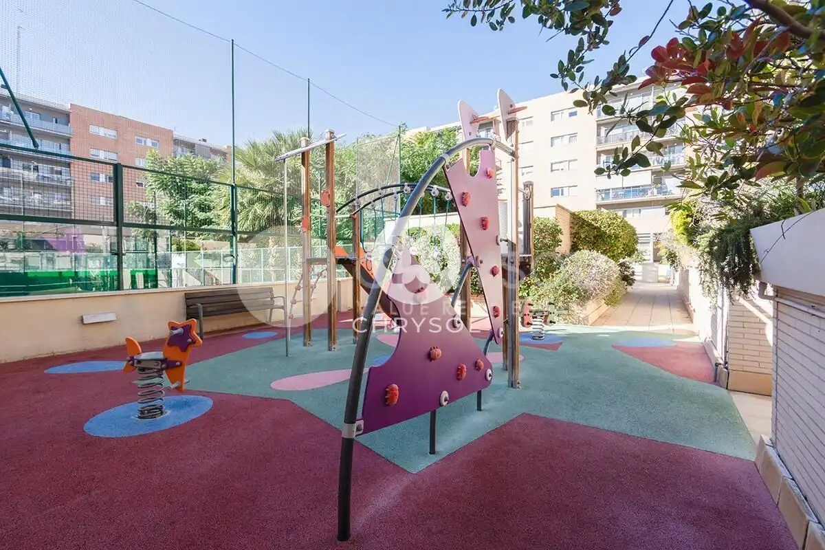 Aparcament de Pis en venda en Barcelona amb Aire condicionat, Calefacció i Jardí privat