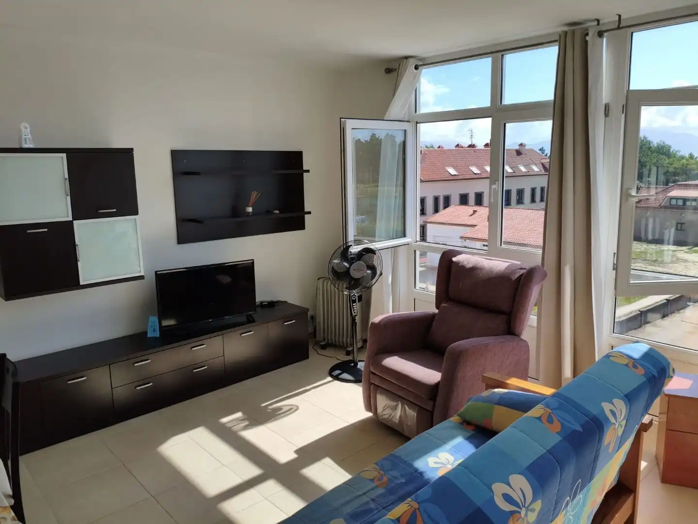 Wohnzimmer von Wohnung zur Miete in Fisterra mit Abstellraum, Möbliert und Ofen