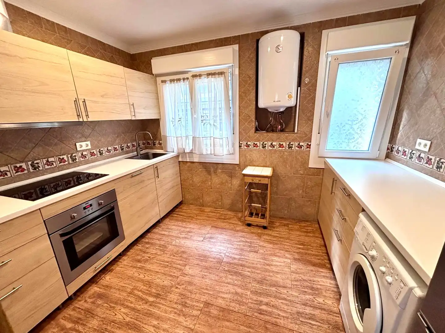 Kitchen of Flat for rent in Gijón   with Heating, Washing machine and Microwave