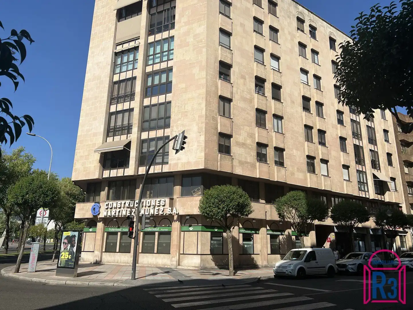Vista exterior de Piso en venta en León Capital  con Calefacción, Terraza y Trastero